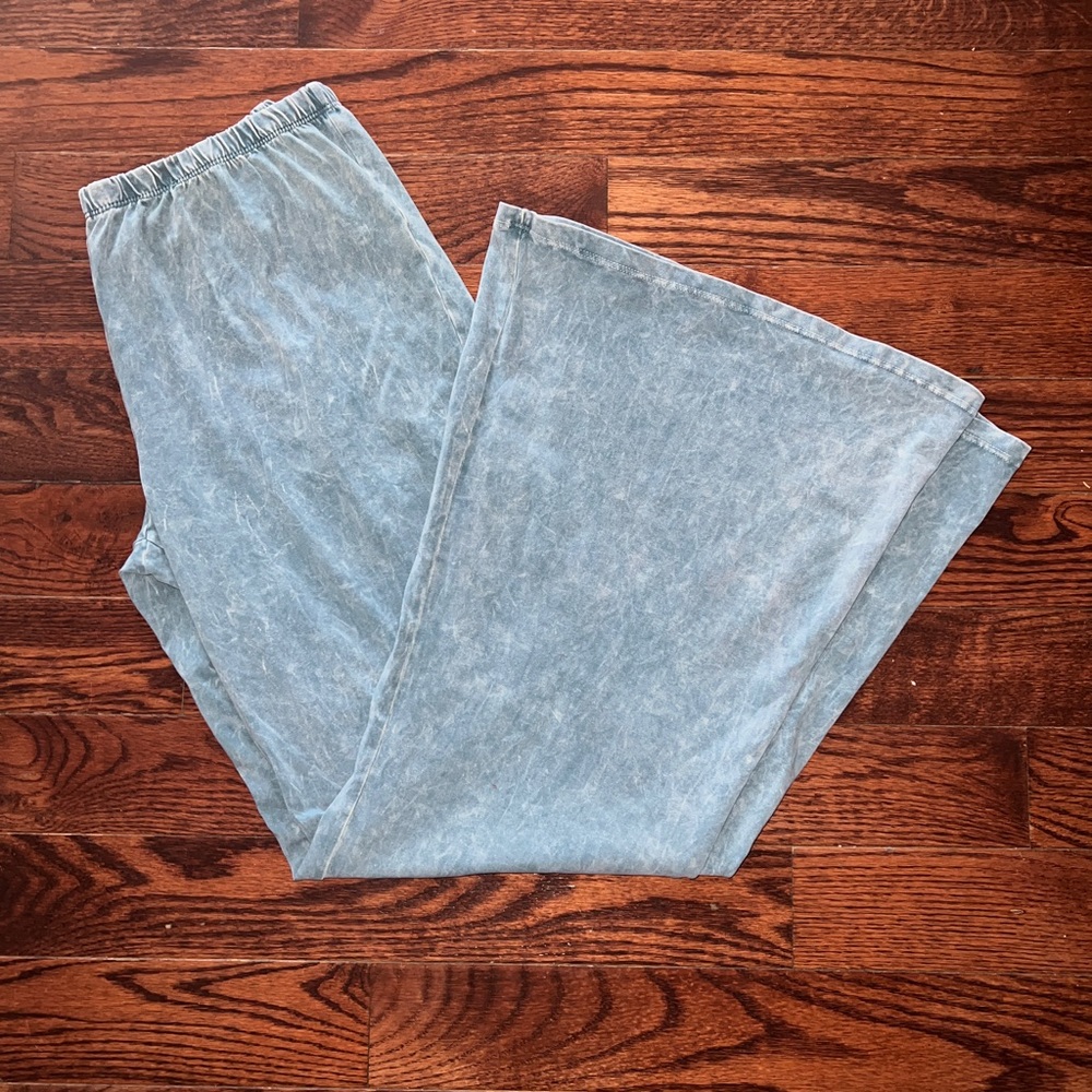 MINERAL WASH BELL BOTTOM SOFT PANTS, LIGHT DENIM
